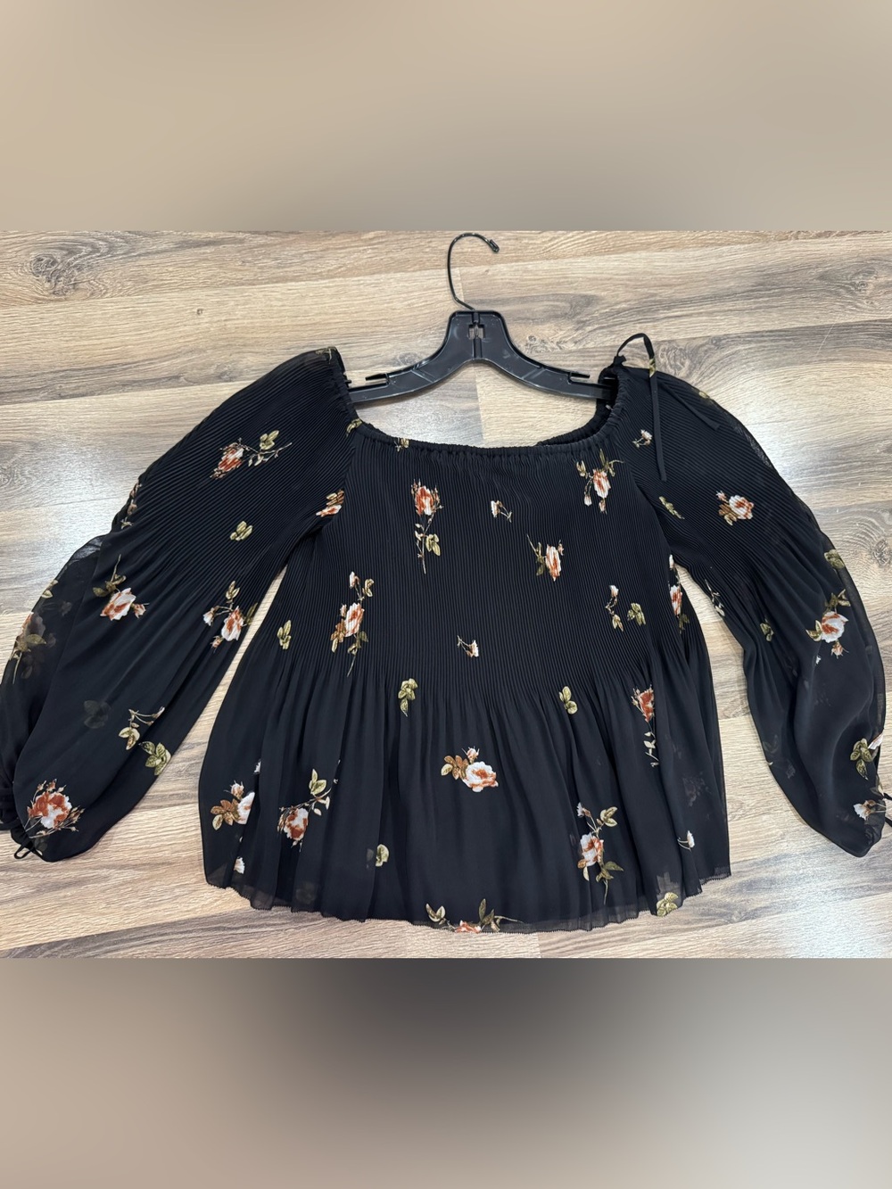 Wilfred Black Floral Pleated Blouse with Puff Sleeves